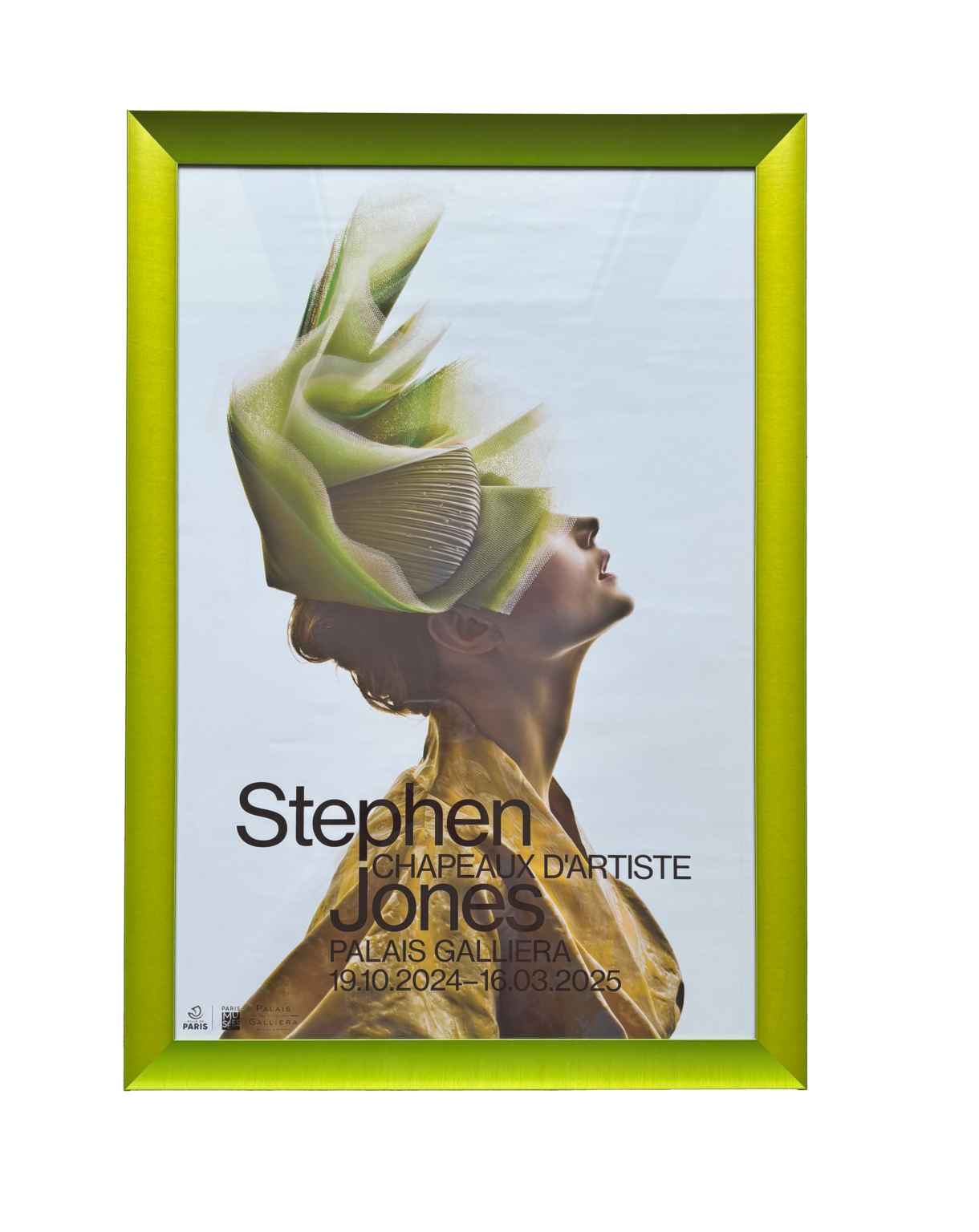 Affiche de l'exposition "Chapeaux d'artiste", Palais Galliera, encadrée avec une baguette aluminium vert pomme